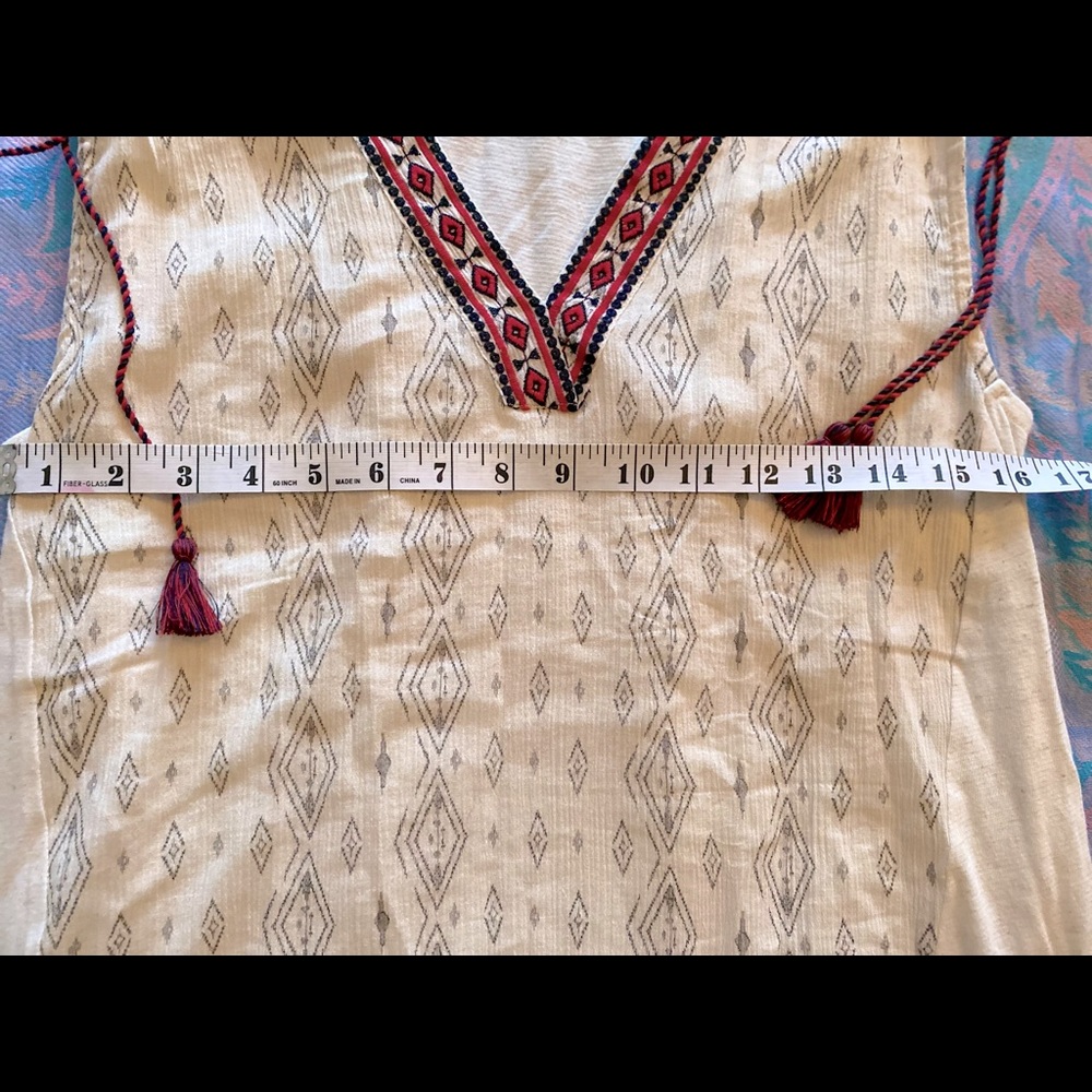 Sleeveless bohemian top with tassels on shoulders - Picture 4 of 5